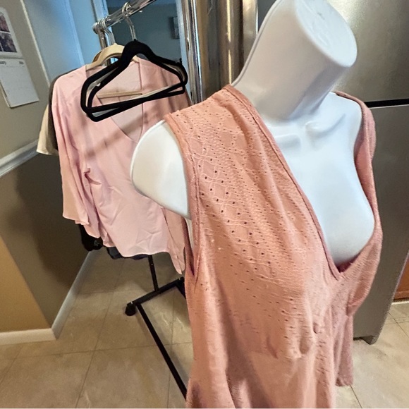 Women’s rose colored top - Picture 2 of 5